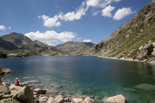Els estanys de Cabdellapodrien integrar-se en l'ampliació del Parc. A laimatge l'estany Tort