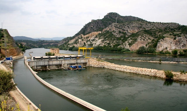 El canal que salva l'Assut de Xerta permet la navegabilitat de l'Ebre Foto:?lex Tarroja