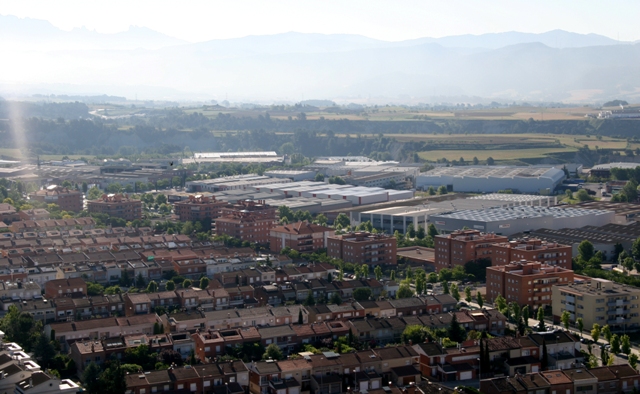 Panoràmica d'Igualada, amb les Comes i el sector industrial de l'antigaN-II