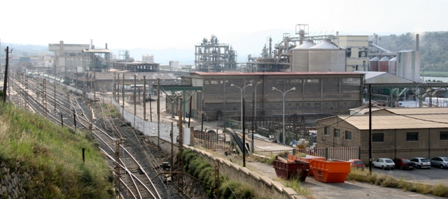 Detall de la fàbrica d'Ercros, al municipi de Flix