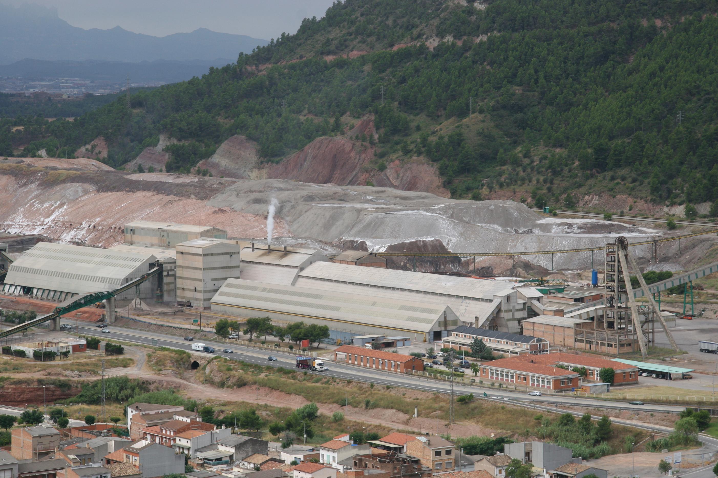 Panoràmica de la fàbrica de potasses i runam salí del Cogulló Foto Àlex Tarroja