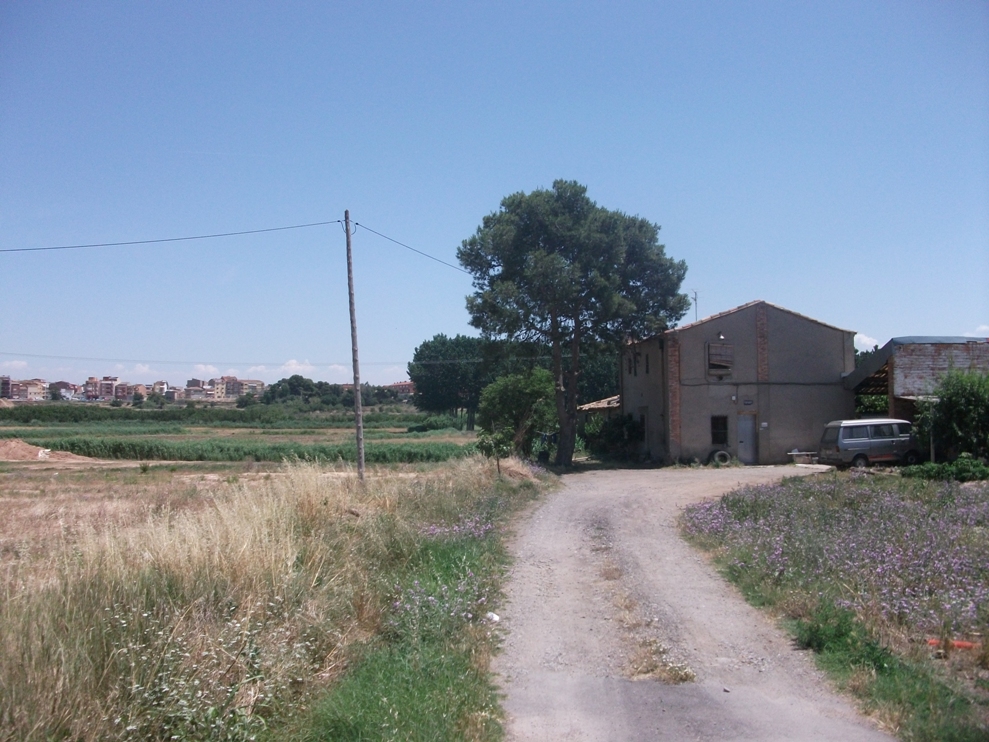 Masia aïllada enmig de l'àrea urbanitzable de Balàfia Foto: Josep RamonMòdol