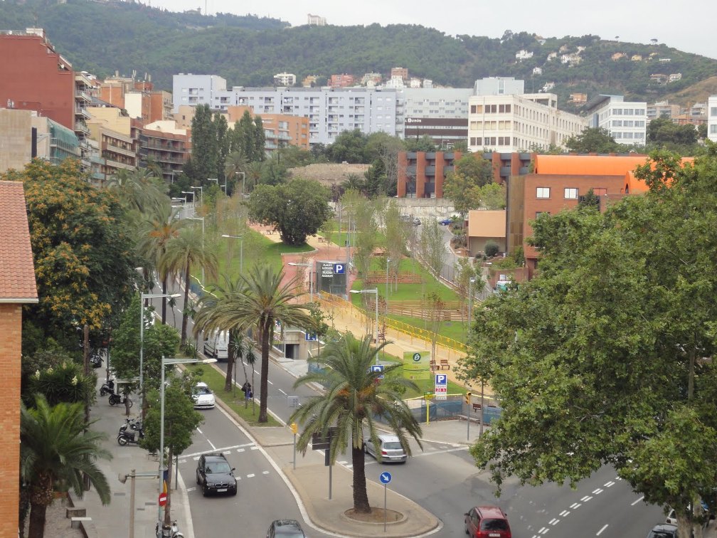 Jardins d'Esteve Terradas, amb l'entrada a l'aparcament subterrani Foto:Marc Sogues