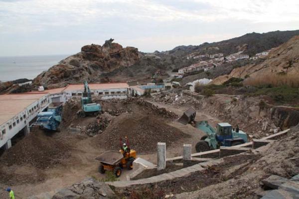 Obres d'enderrocament del Club Med Foto: ACN