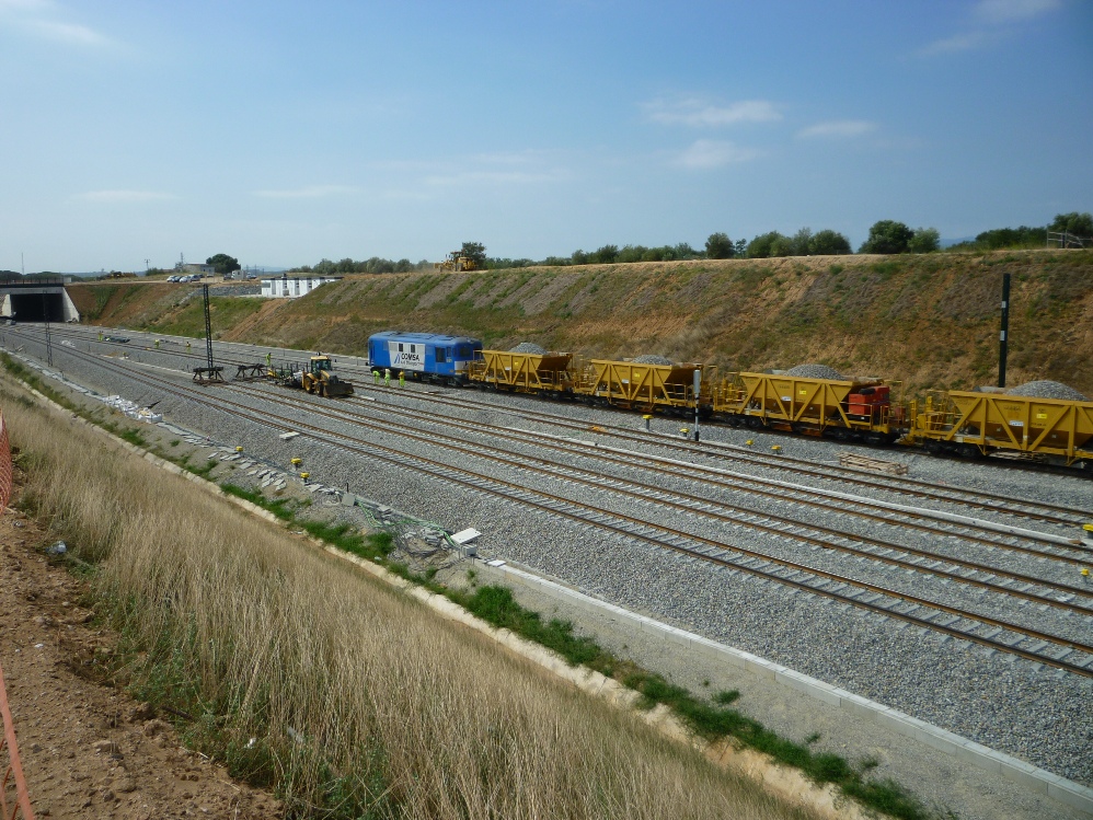 Platja de vies al punt on es construeix l'estació provisional de Figueres Foto: Moisès Jordi