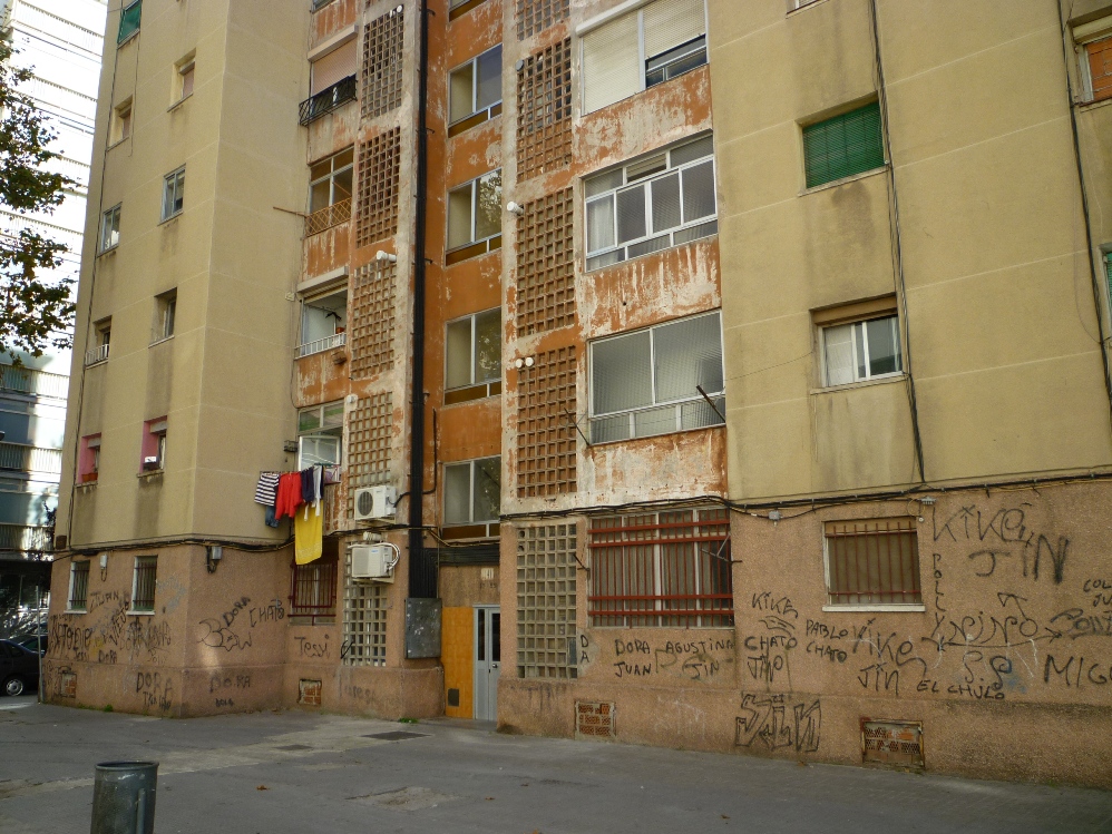Detall d'un bloc a punt de ser enderrocat prop de la plaça de Sant RocFoto: Moisès Jordi