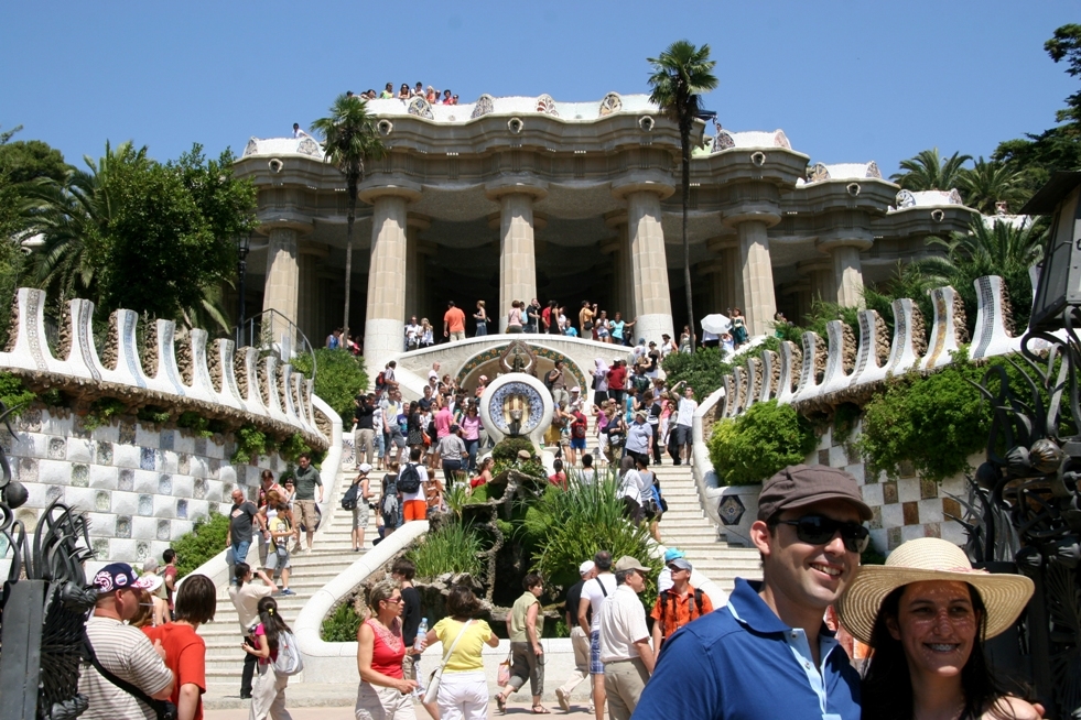 Entrada al Park Güell amb la Sala Hipòstila al fons Foto: Àlex Tarroja