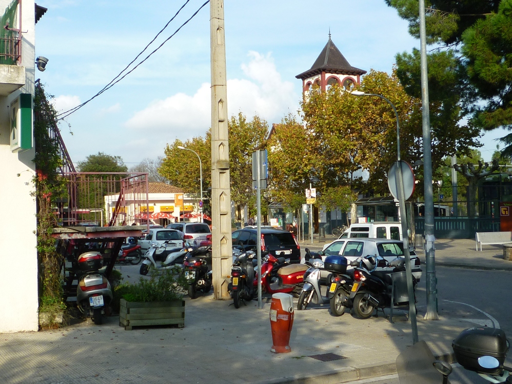 Una imatge de la plaça situada al costat de l'estació de Valldoreix Foto:Moisès Jordi