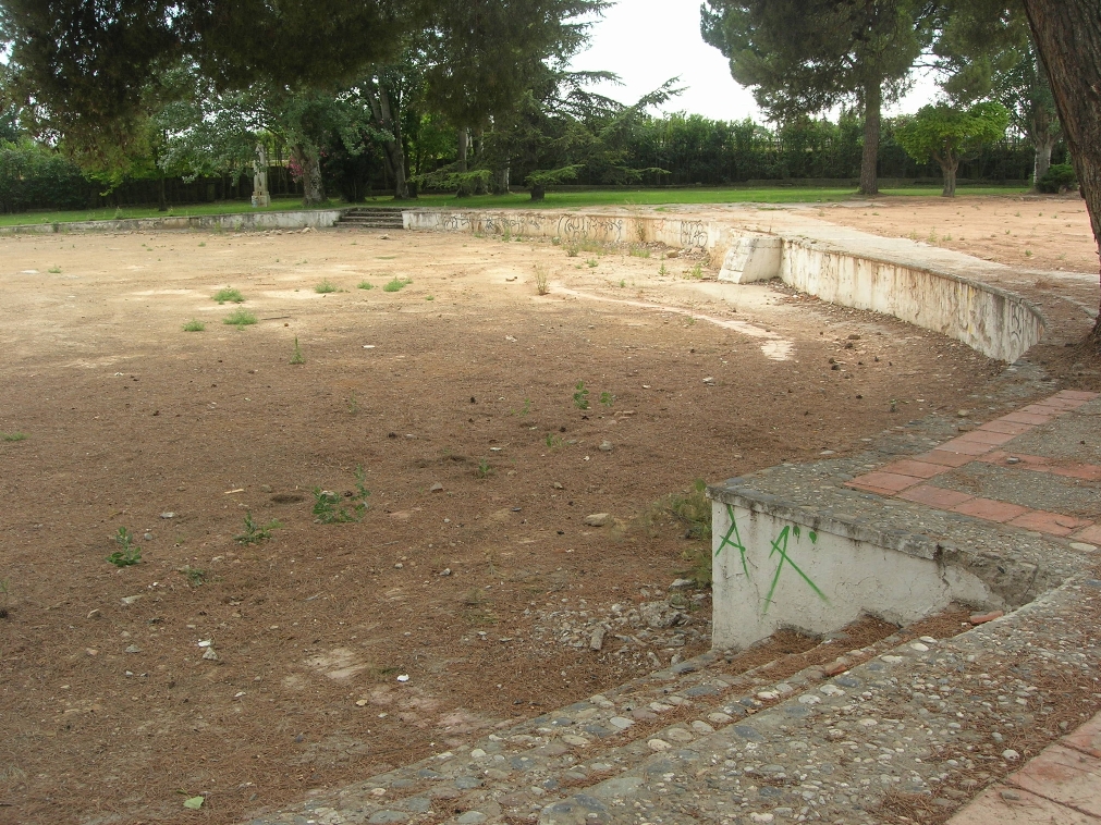 Antiga piscina al parc de les Basses Foto: Josep Ramon M�dol