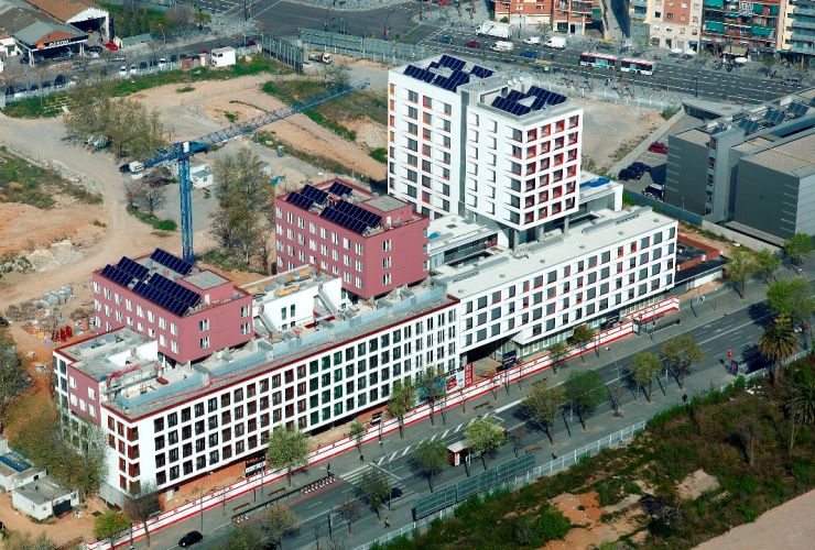 Imatge dels habitatges i equipaments executats a les Casernes Foto: Regesa (Consell Comarcal del Barcelon�s)